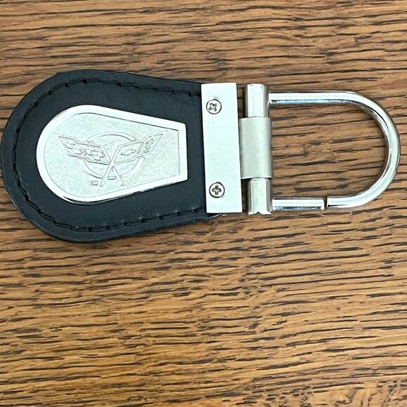 Vintage Chevrolet Chevy GM Logo Emblem Badge Keychain Original Silvertone - Picture 2 of 4